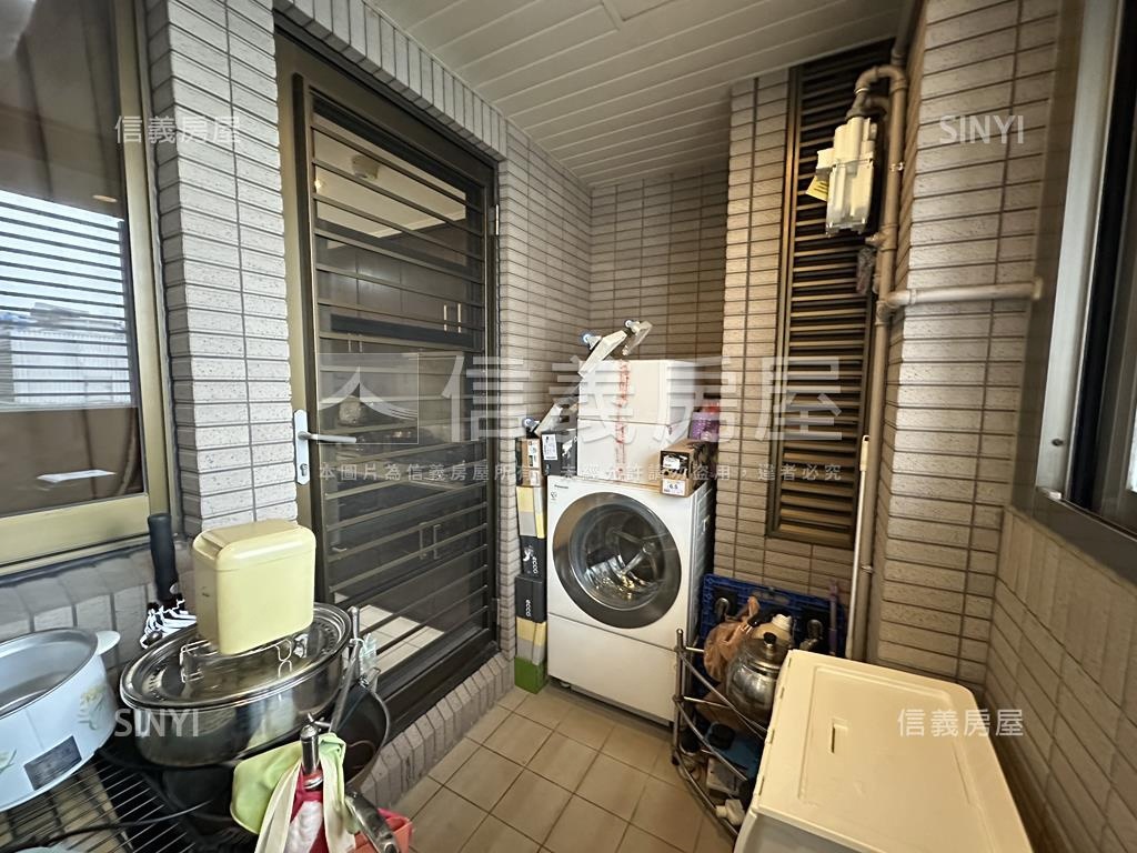 昇陽府中棧三房帶車位房屋室內格局與周邊環境