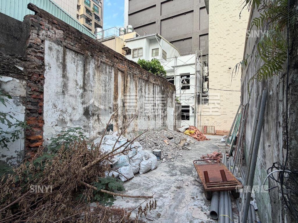 近捷運市議會站方正土地房屋室內格局與周邊環境