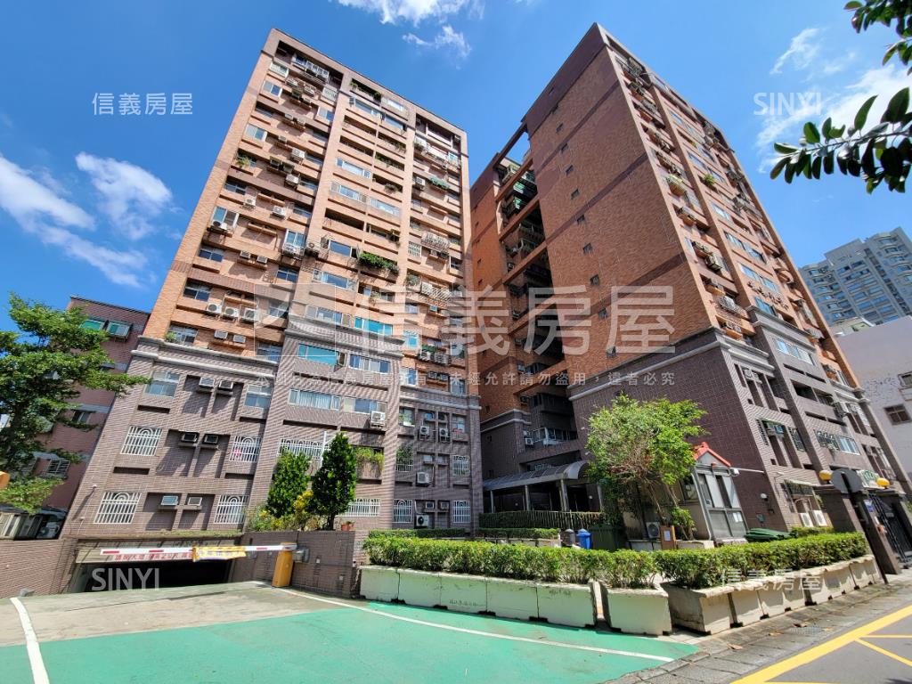 淡江華城大空間方正３房房屋室內格局與周邊環境