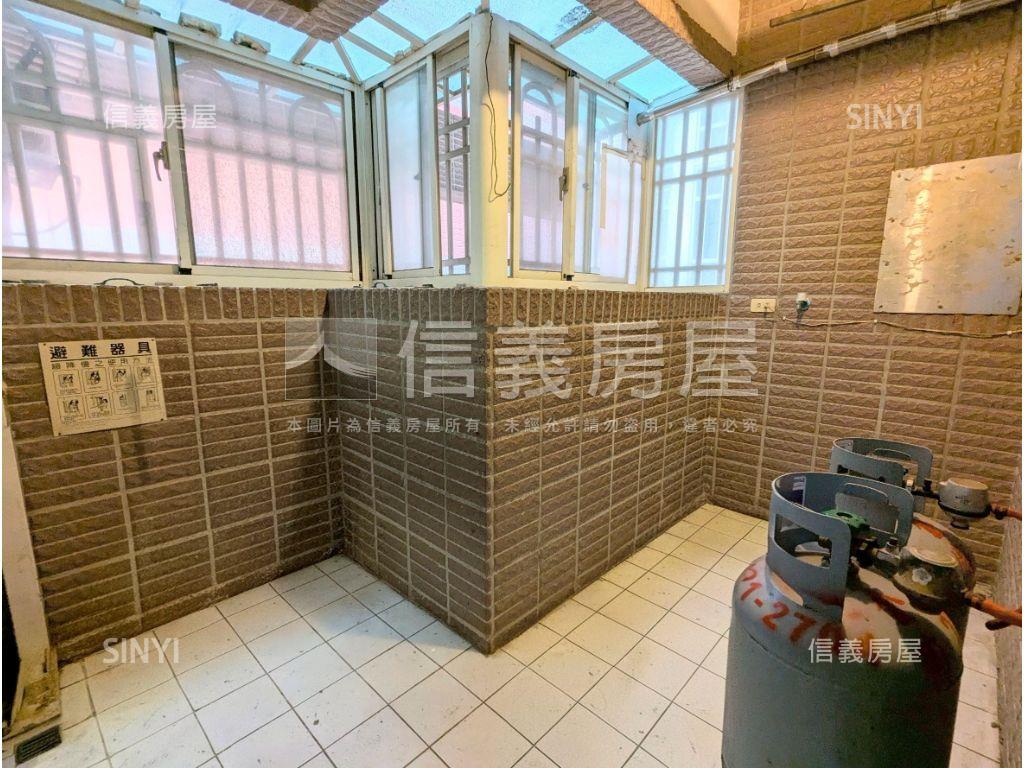 稀有淡江華城大３房房屋室內格局與周邊環境