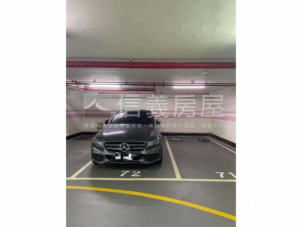 很稀有世貿１０１坡平車位房屋室內格局與周邊環境