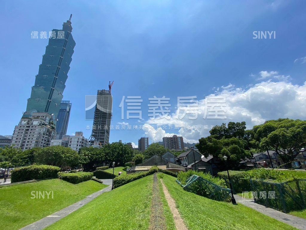 很稀有世貿１０１坡平車位房屋室內格局與周邊環境