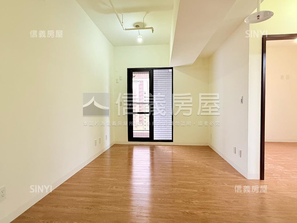 瑞隆松下高樓市景２房車位房屋室內格局與周邊環境
