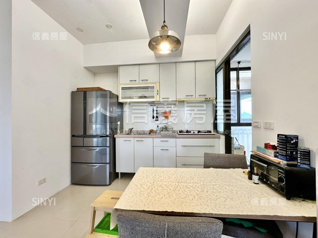 綠灣邊間山景。遼闊視野房屋室內格局與周邊環境