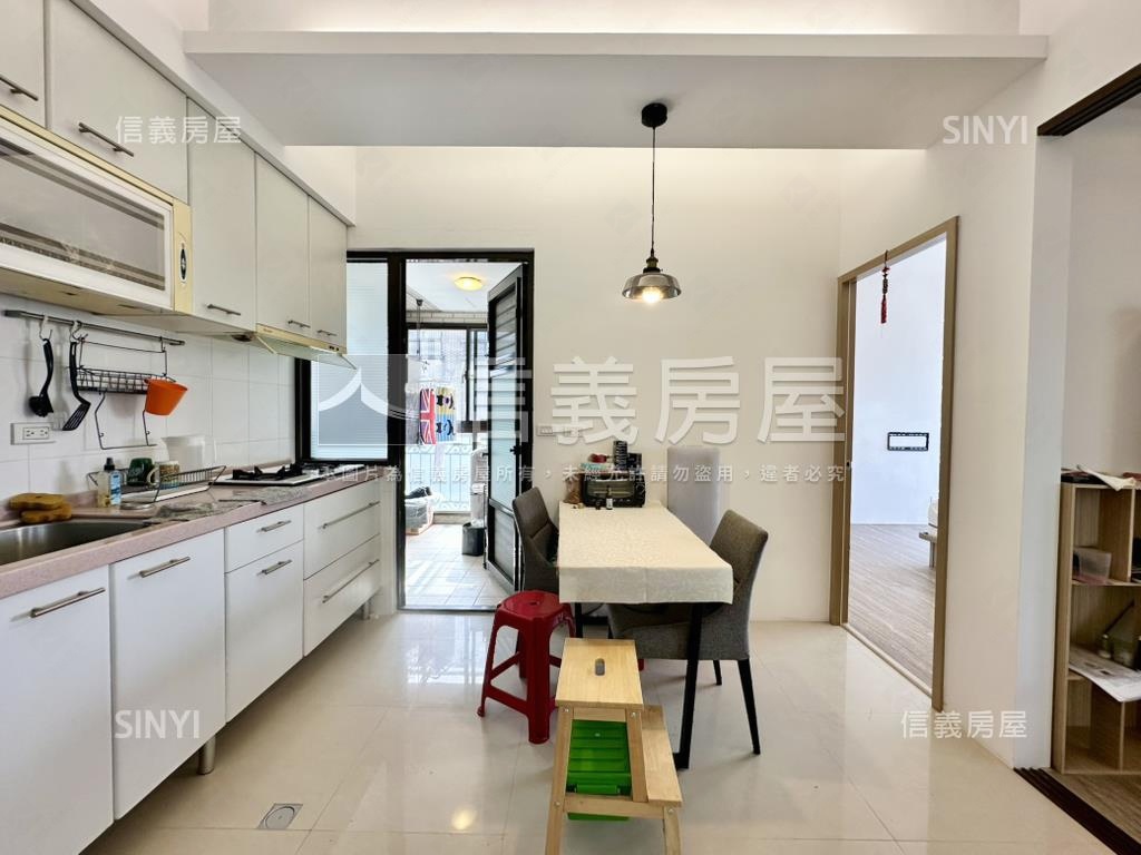 綠灣邊間山景。遼闊視野房屋室內格局與周邊環境