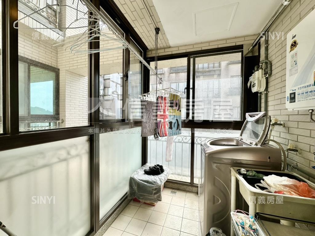 綠灣邊間山景。遼闊視野房屋室內格局與周邊環境