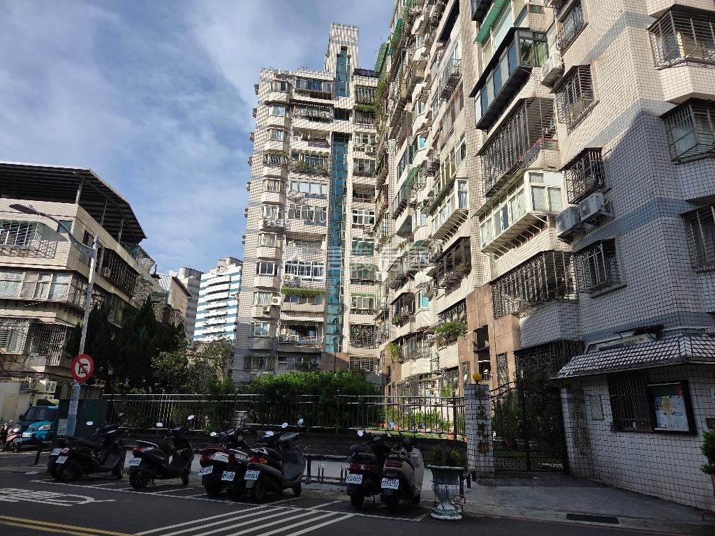 中正花都美景三房房屋室內格局與周邊環境