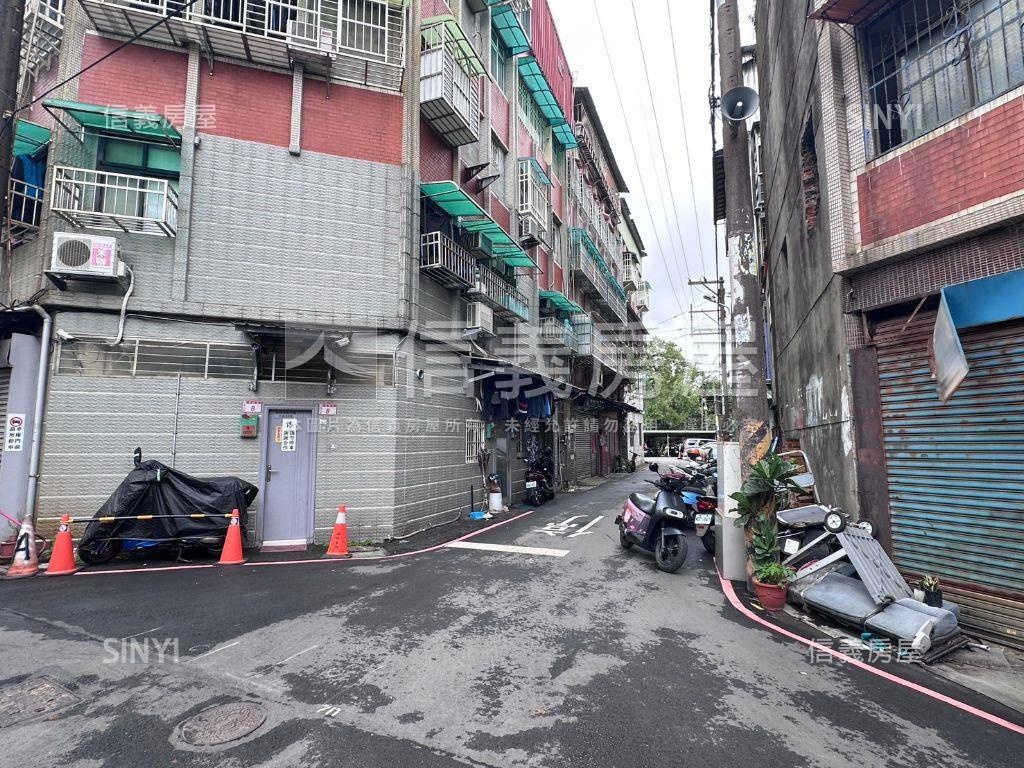 信義街邊間公寓一樓房屋室內格局與周邊環境