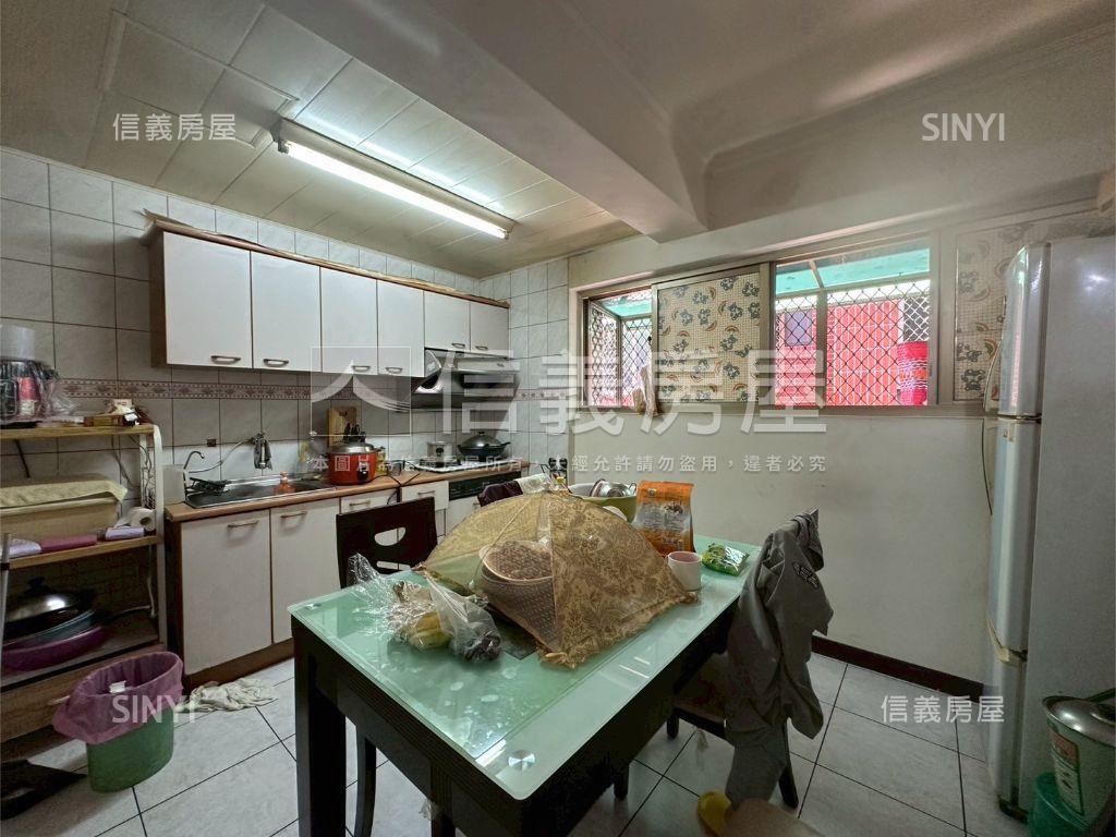 超Ａ潭子低總價電梯三房！房屋室內格局與周邊環境