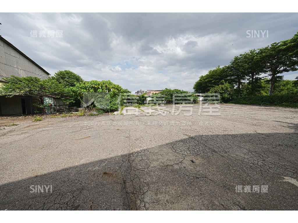 五股中興路３３３７坪土地房屋室內格局與周邊環境