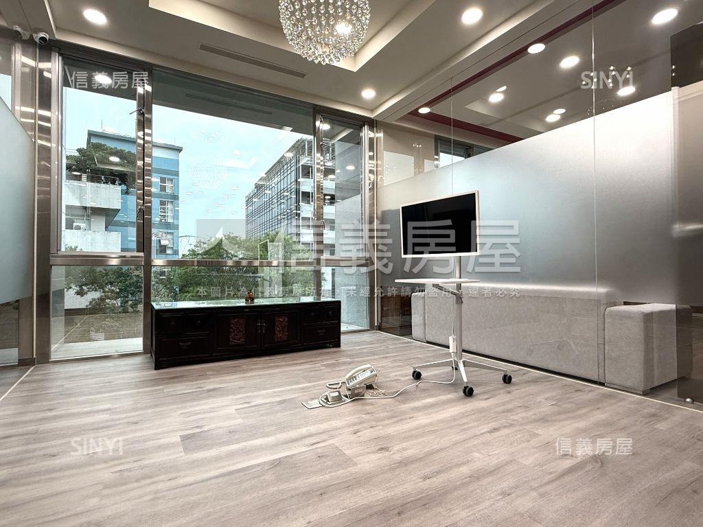 大都會新裝潢辦公室有吧台房屋室內格局與周邊環境