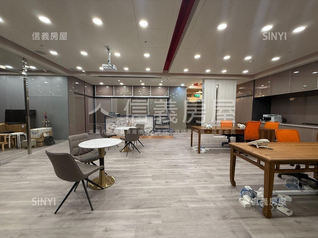 大都會新裝潢辦公室有吧台房屋室內格局與周邊環境