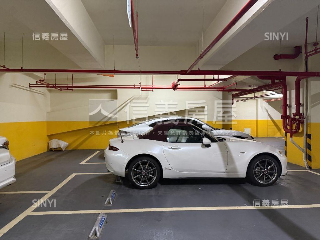 大都會新裝潢辦公室有吧台房屋室內格局與周邊環境