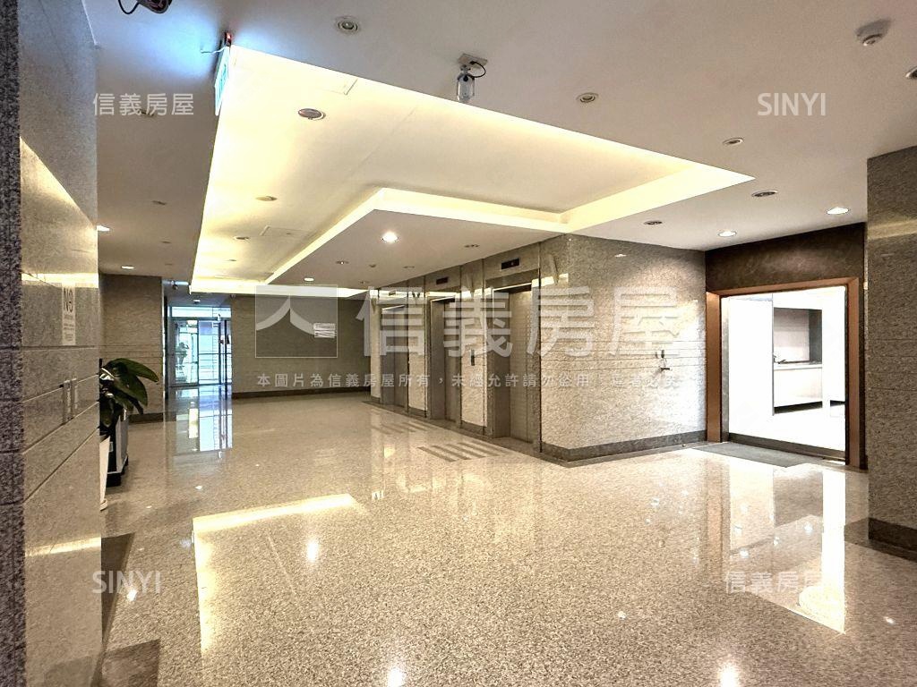 大都會新裝潢辦公室有吧台房屋室內格局與周邊環境