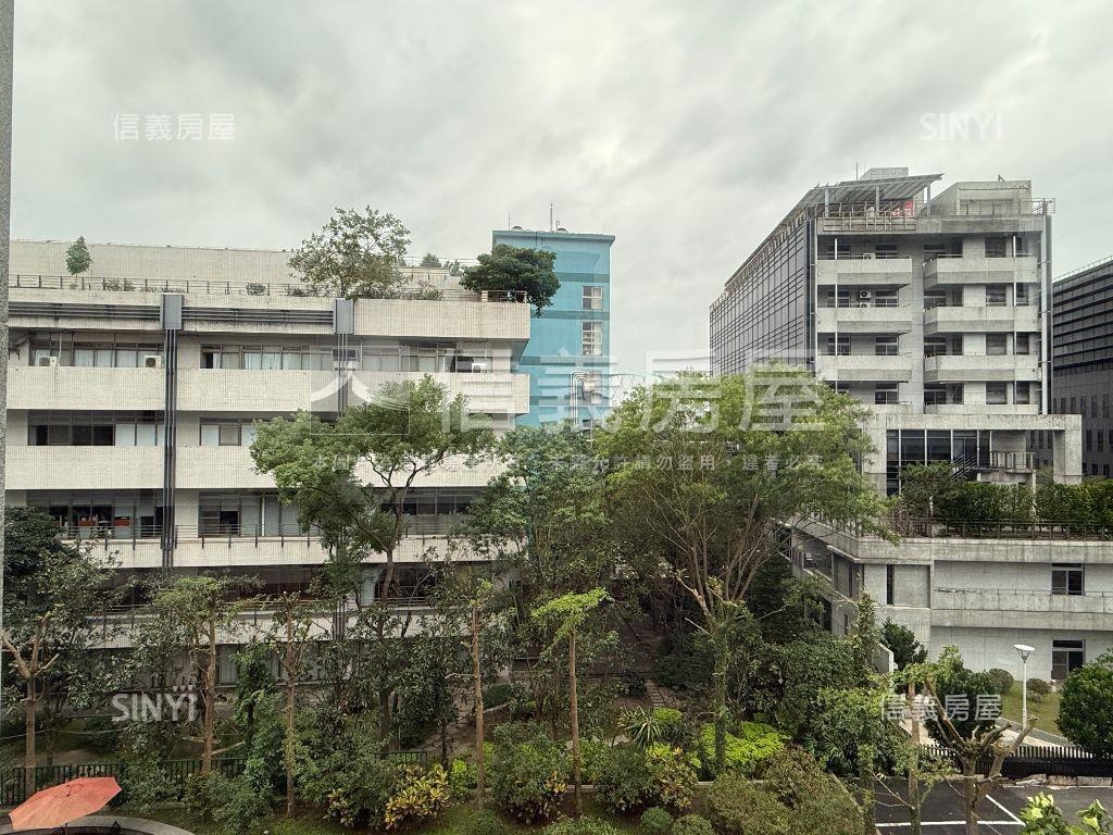 大都會新裝潢辦公室有吧台房屋室內格局與周邊環境