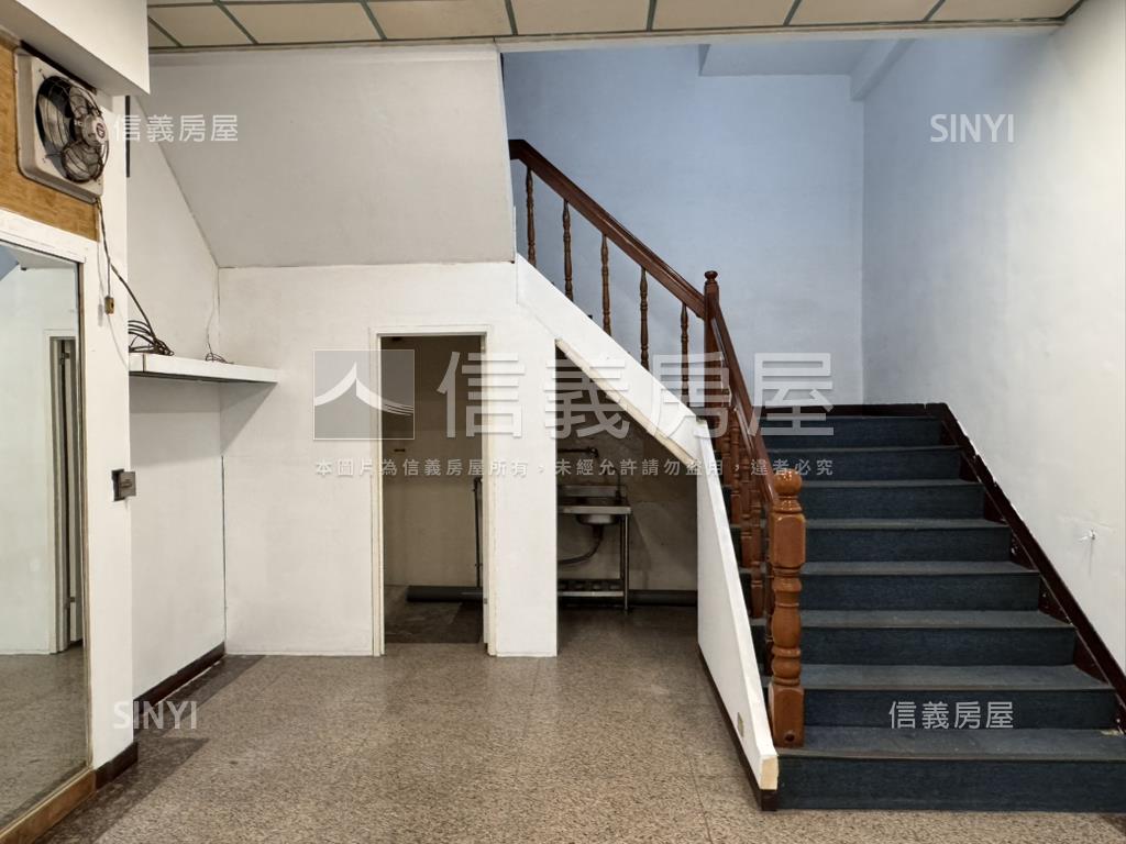 逢甲邊間臨路金店房屋室內格局與周邊環境