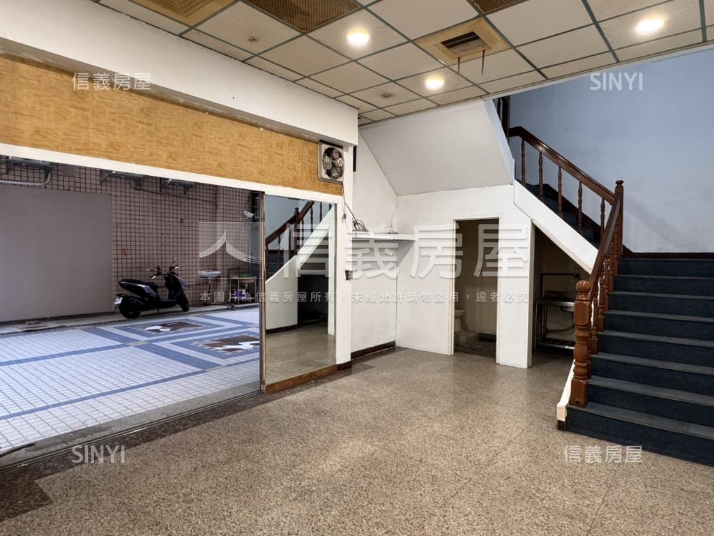 逢甲邊間臨路金店房屋室內格局與周邊環境