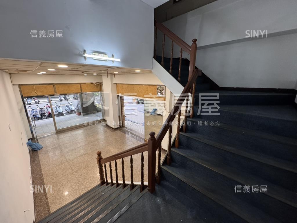 逢甲邊間臨路金店房屋室內格局與周邊環境