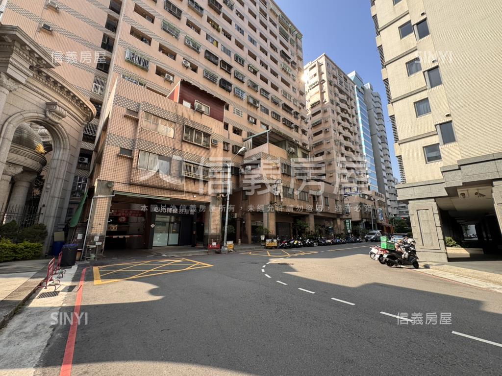 逢甲邊間臨路金店房屋室內格局與周邊環境