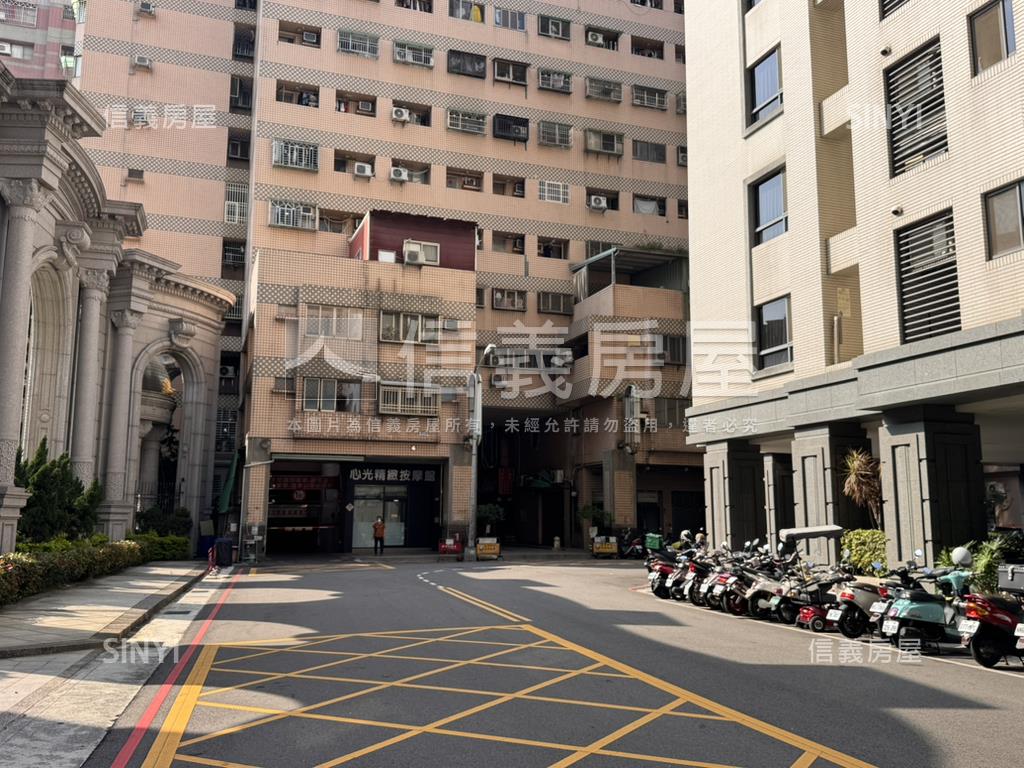 逢甲邊間臨路金店房屋室內格局與周邊環境