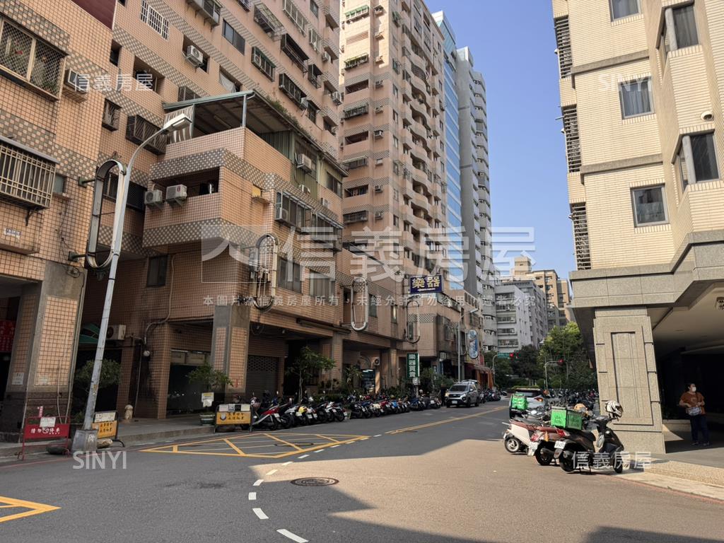 逢甲邊間臨路金店房屋室內格局與周邊環境