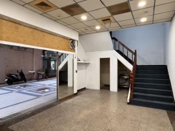 逢甲邊間臨路金店