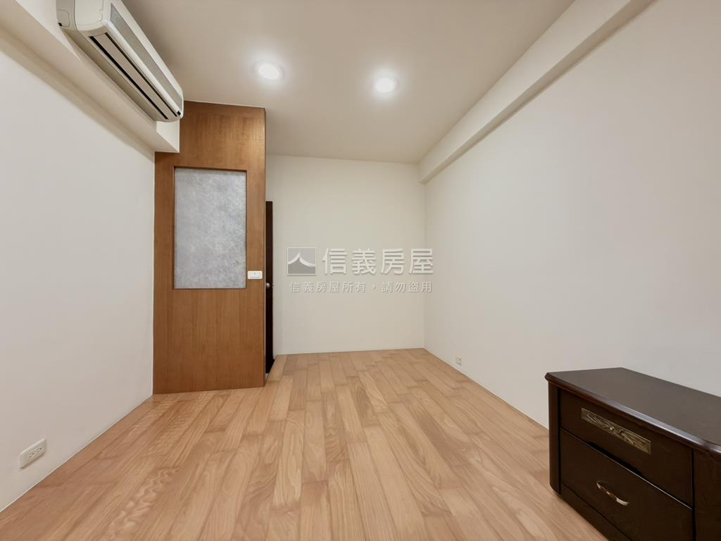 頭份市心｜社區型車庫透天房屋室內格局與周邊環境