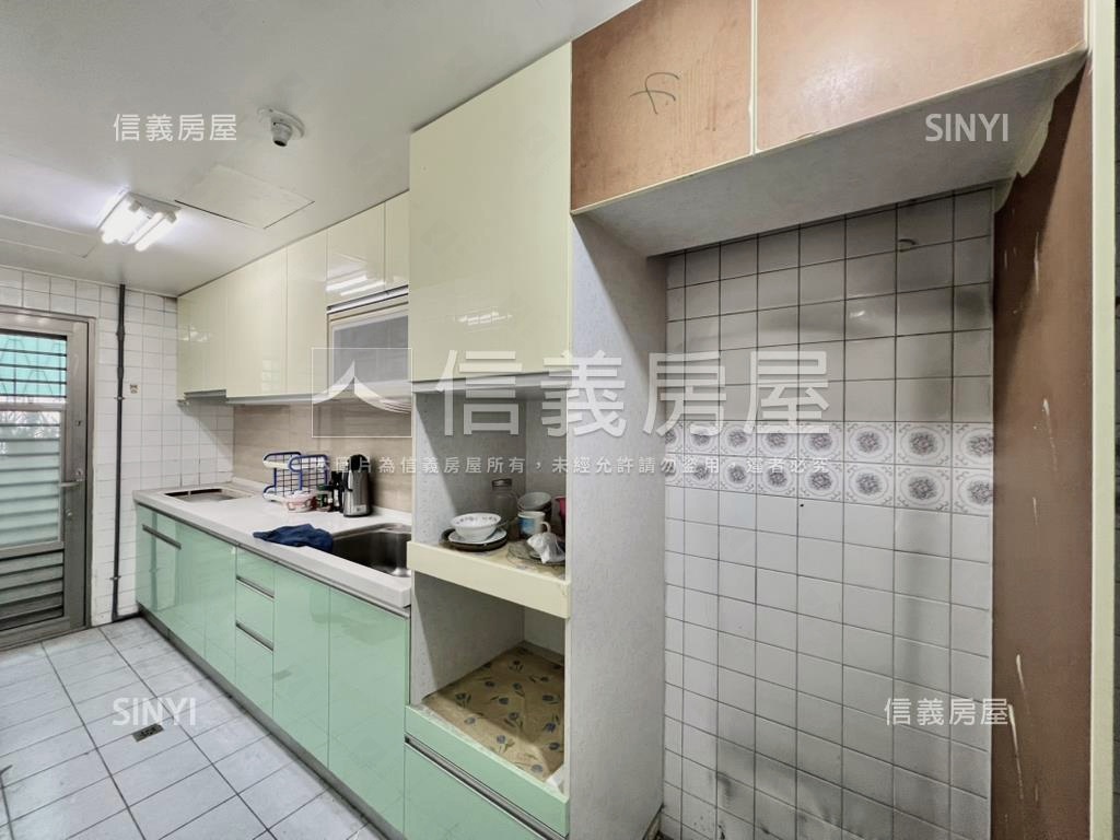 專任俗爆近勤美採光寓房屋室內格局與周邊環境