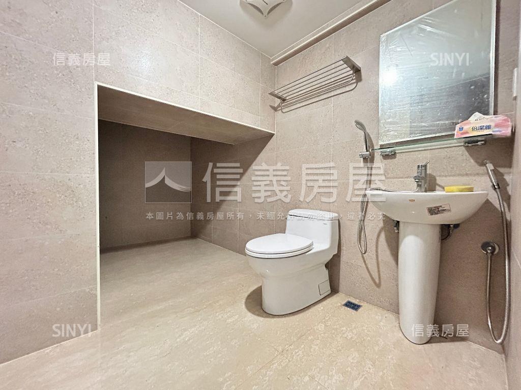 烏日高鐵特區世界之翼店面房屋室內格局與周邊環境