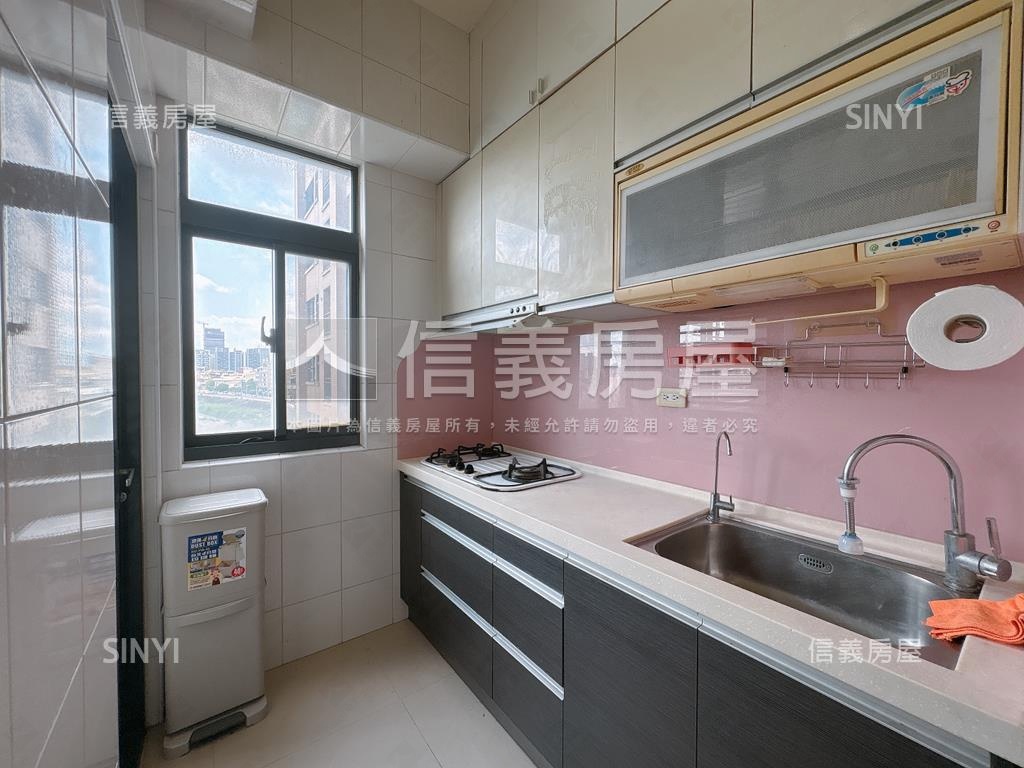 北屯河岸美景三房車位房屋室內格局與周邊環境