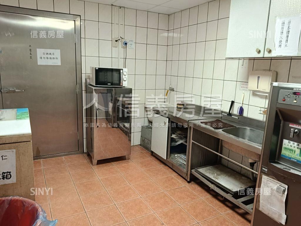 汐止東科收租辦公車位房屋室內格局與周邊環境