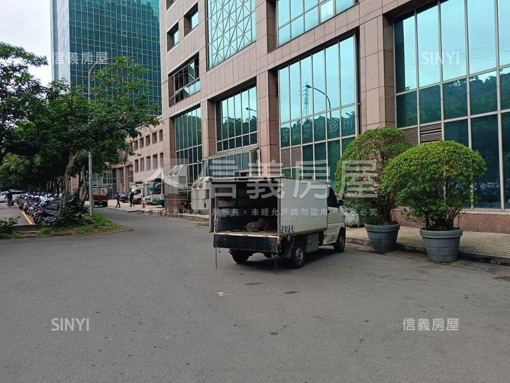 汐止東科收租辦公車位房屋室內格局與周邊環境