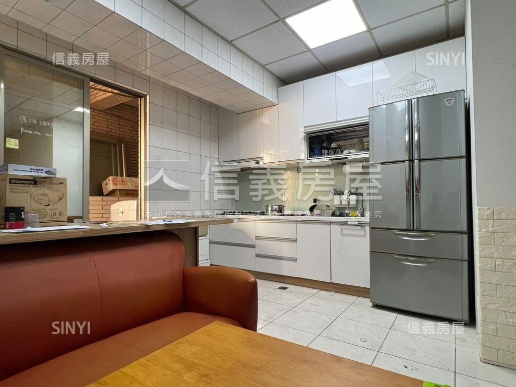 誠售臨約４０米路黃金店面房屋室內格局與周邊環境