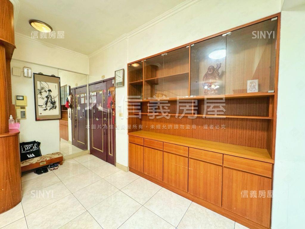 火熱新接日月光綠景美四房房屋室內格局與周邊環境