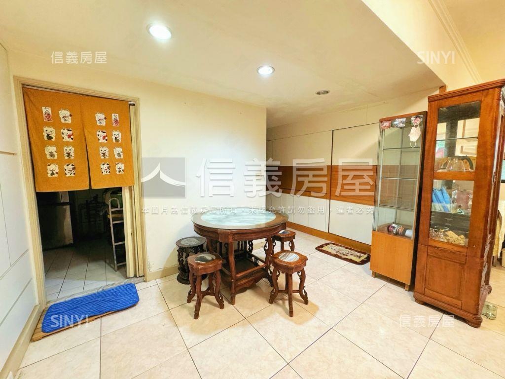 火熱新接日月光綠景美四房房屋室內格局與周邊環境