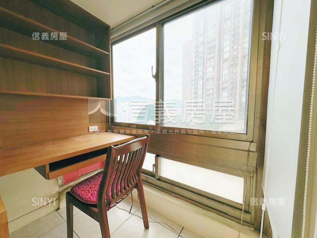 火熱新接日月光綠景美四房房屋室內格局與周邊環境
