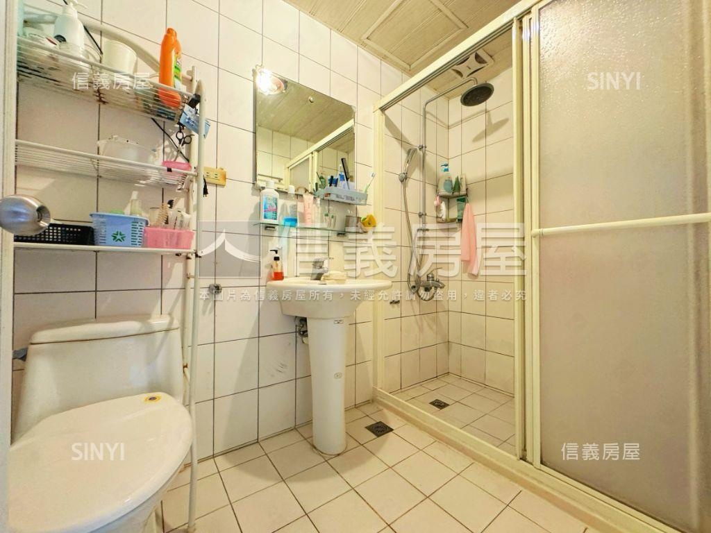 火熱新接日月光綠景美四房房屋室內格局與周邊環境
