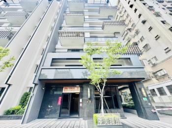 東區全新未住三房平車