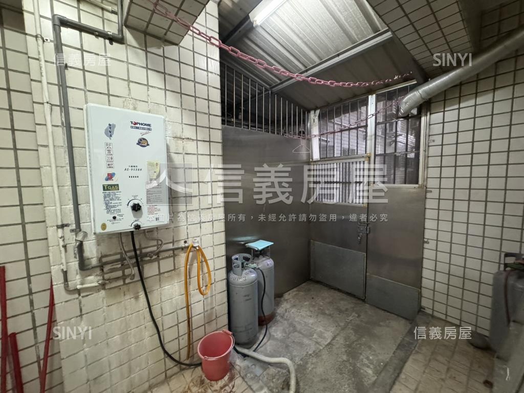 丹鳳捷運華府大參房一樓房屋室內格局與周邊環境