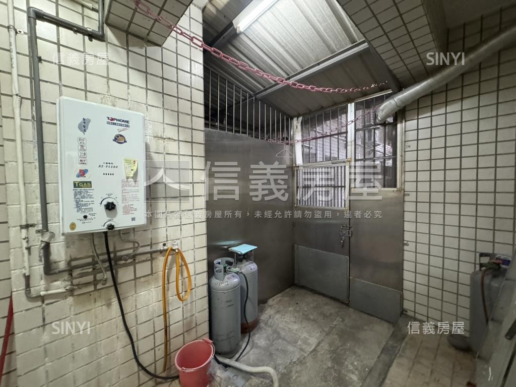 丹鳳捷運華府大參房一樓房屋室內格局與周邊環境