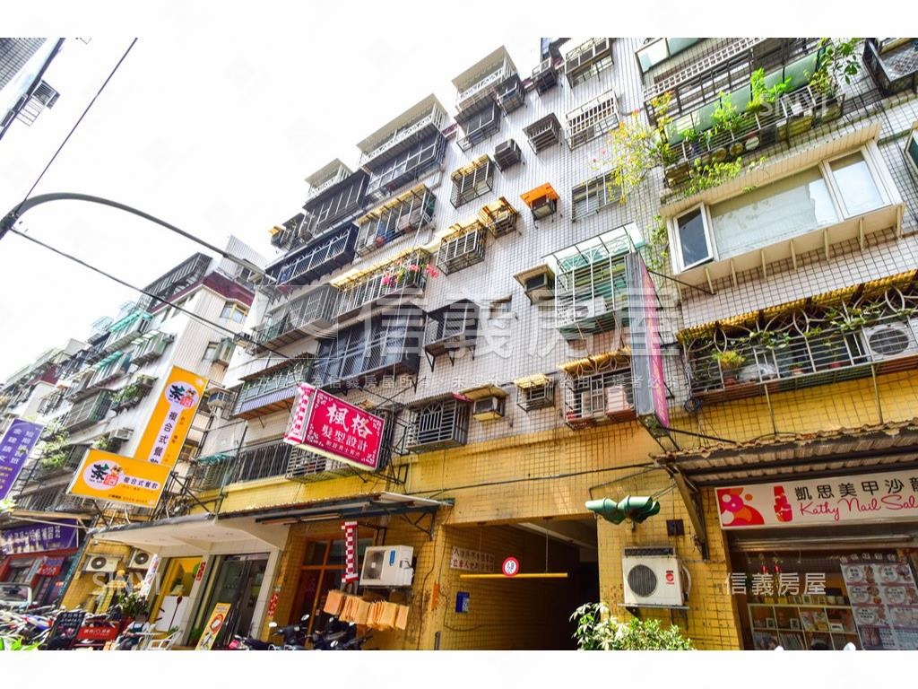 丹鳳捷運華府大參房一樓房屋室內格局與周邊環境
