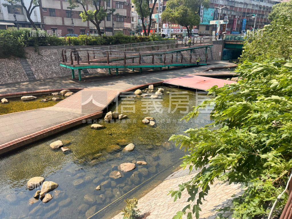 中華路優質金店面房屋室內格局與周邊環境