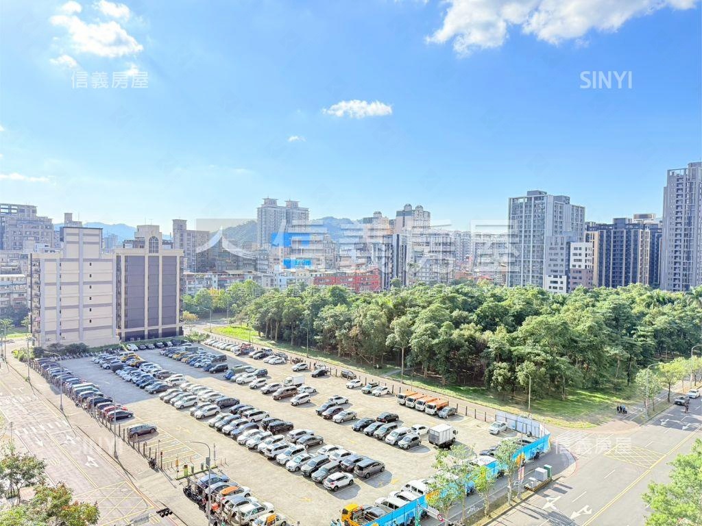 ★潤泰央北頂尖３房車位房屋室內格局與周邊環境