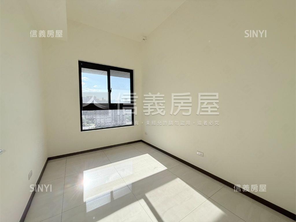 ★潤泰央北頂尖３房車位房屋室內格局與周邊環境