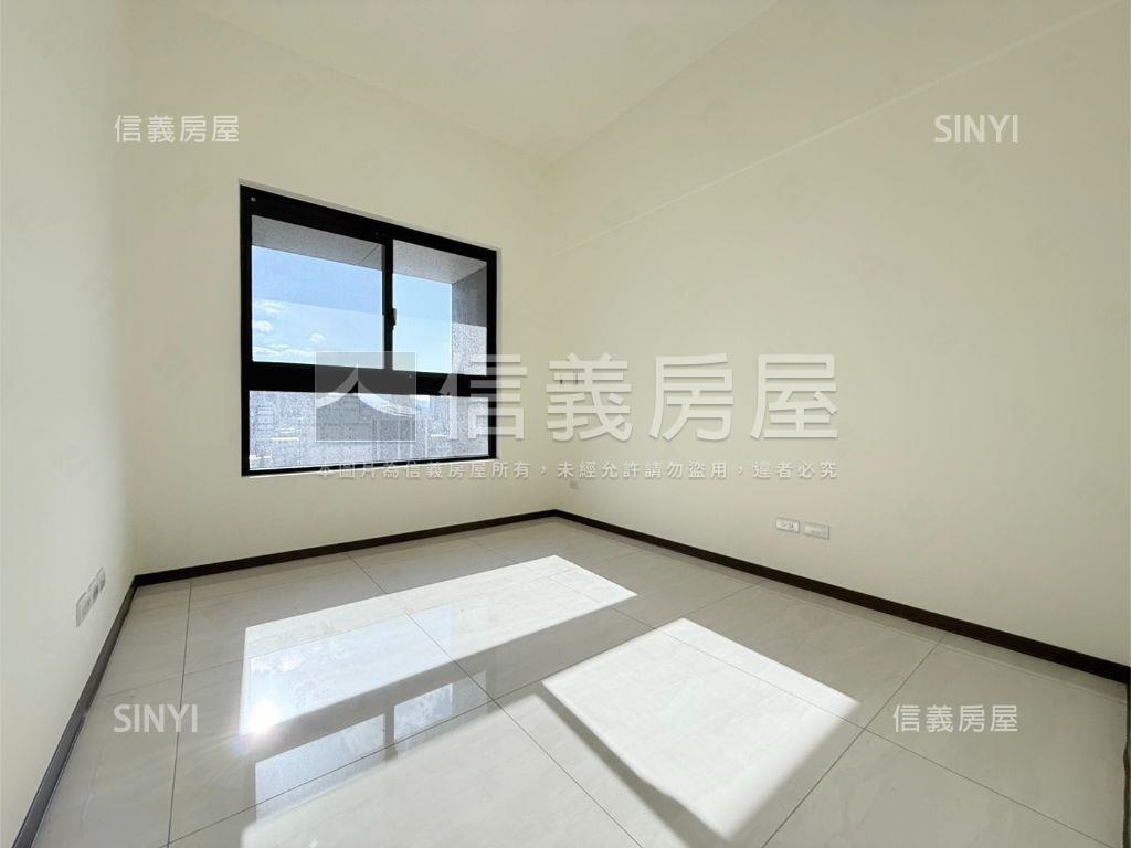 ★潤泰央北頂尖３房車位房屋室內格局與周邊環境