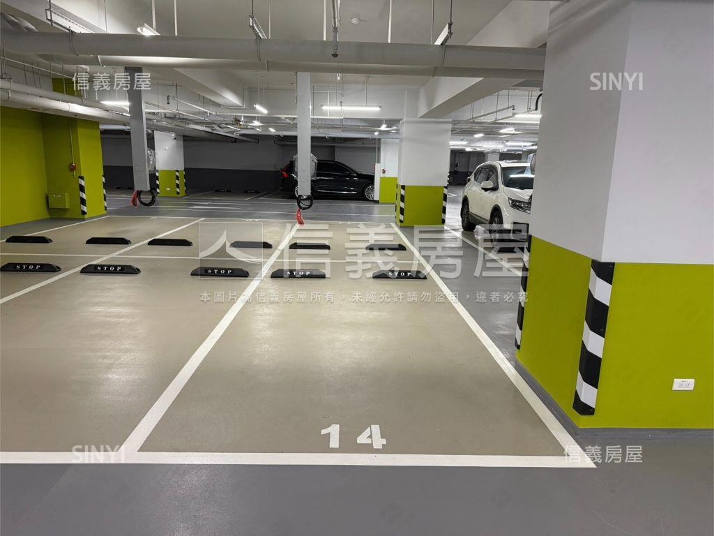 ★潤泰央北頂尖３房車位房屋室內格局與周邊環境