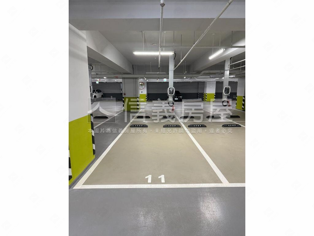 ★潤泰央北頂尖３房車位房屋室內格局與周邊環境