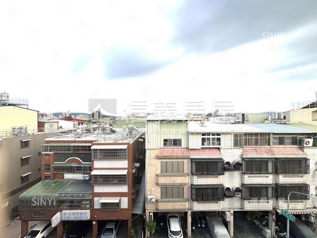 德民正路臨路透天房屋室內格局與周邊環境