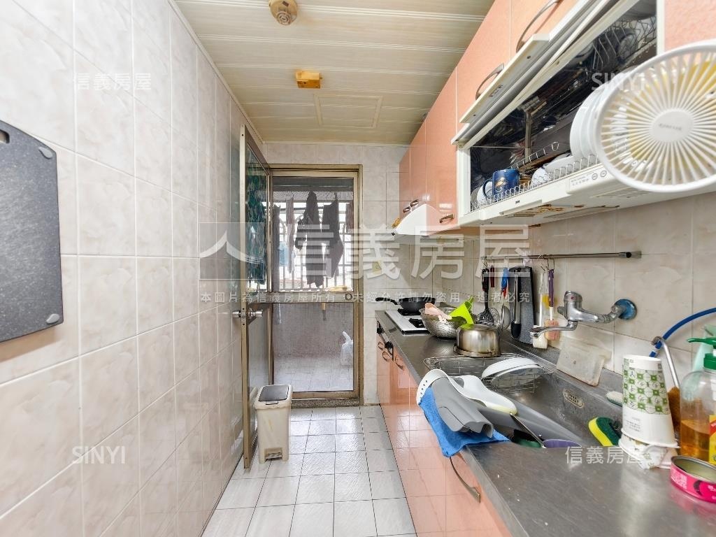 皇家新都市三房平車房屋室內格局與周邊環境