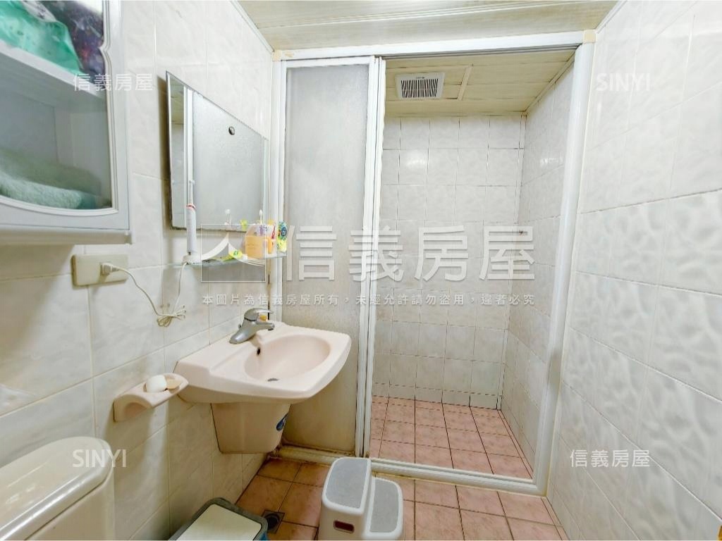 皇家新都市三房平車房屋室內格局與周邊環境